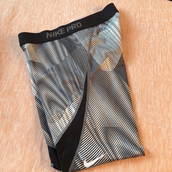 🎉HP🎉 Nike Pro Women Activewear cycling yoga cropped legging pants - Picture 6 of 7